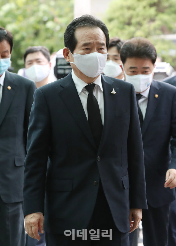 정세균 국무총리가 10일 오후 고 박원순 서울시장 빈소가 마련된 서울 종로구 서울대병원 장례식장에 들어서고 있다. (사진=이영훈 기자)