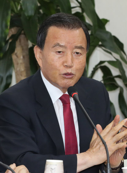 홍문표 미래통합당 의원이 지난달 10일 오전 서울 여의도 국회에서 열린 비대위원장-중진의원 회의에서 발언하고 있다. (사진=연합뉴스)