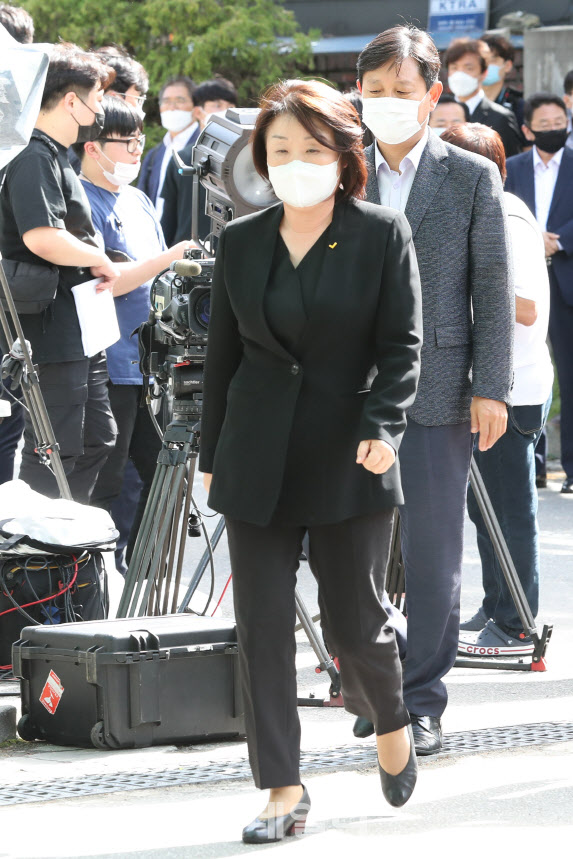 심상정 정의당 대표가 10일 고 박원순 서울시장 빈소가 마련된 서울 종로구 서울대병원 장례식장에 들어서고 있다. (사진=이영훈 기자)