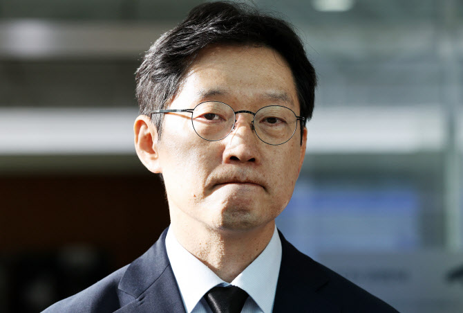 김경수 경남지사가 11일 故박원순 서울시장 빈소에서 조문을 마친 뒤 취재진의 질문을 받고 있다. (사진=뉴스1)