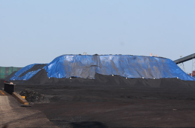 인천 남항 석탄부두 전경. (자료 = 인천녹색연합 제공)