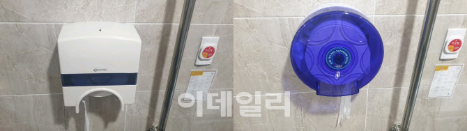 대덕구청 몰카 사건 당시 롤 휴지케이스(왼쪽)와 사건 발생 후 교체된 투명 롤 휴지케이스 (사진=대덕구청)