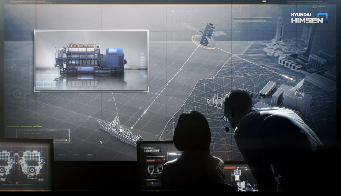 현대중공업 직원들이 디지털관제센터에서 선박 운항을 점검하고 있다. (사진=현대중공업)