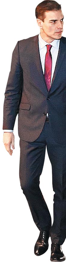 스페인의 페드로 산체스 총리는 프러시안 블루(감청색) 슈트에 붉은 톤의 타이를 즐긴다. /페드로 산체스 페이스북