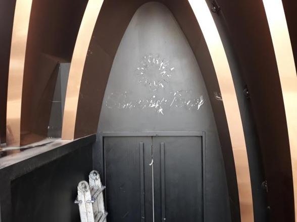 지난 18일 오후 12시쯤 간판이 철거된 서울 강남구 역삼동 클럽 버닝썬. /최효정 기자