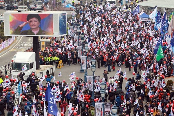 박근혜 전 대통령 생일을 맞이었던 지난 2월 2일 ‘천만인무죄석방본부’가 서울역에서 집회를 열고, 박 전 대통령 석방을 촉구했다. /장련성 객원기자