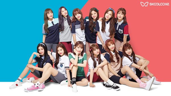 날씬한 미니스커트 교복 대신 티셔츠와 반바지 교복을 입은 스쿨룩스의 교복 화보./스쿨룩스