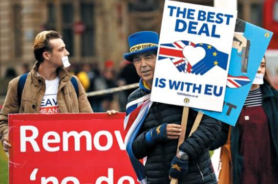 영국 국회의사당 앞에서 2019년 3월 6일 브렉시트 반대 시위가 열리고 있다. / AP연합뉴스