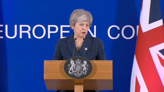 테리사 메이 영국 총리가 2019년 3월 21일 벨기에 브뤼셀에서 열린 EU 정상회의에 참석한 뒤 기자회견을 하고 있다. EU 정상들은 이날 회의에서 영국의 EU 탈퇴(브렉시트) 연기 문제에 대해 ‘투 트랙’ 연장안을 제안했고, 영국은 이를 받아들였다. /CNN