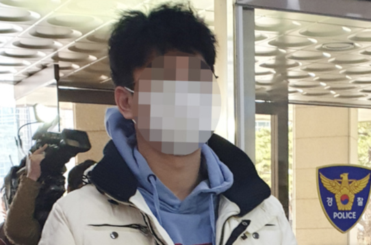 버닝썬 미성년자 출입 사건 수사 무마를 위해 전직 경찰관 강씨에 금품을 건넨 혐의를 받는 이성현(43) 공동대표가 지난 4일 피의자 신분으로 경찰에 출석했다. /뉴시스