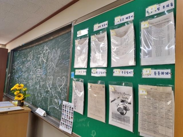16일 오전 안산시 단원구 ‘4·16기억교실’에 차려진 한 교실의 모습. /박소정 기자