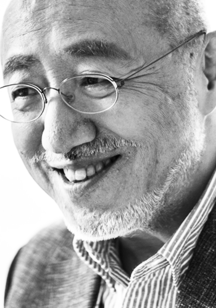 온유한 표정의 유키 구라모토/사진=하지양