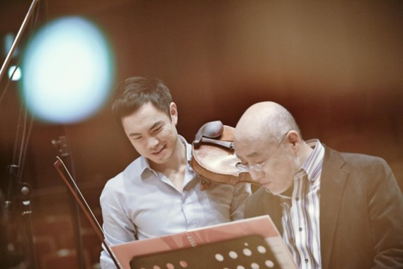 유키 구라모토 내한 20주년을 기념해 ‘로맨티스트’ 리패키지 앨범도 LP로 발매된다. 지난 2014년 유키 구라모토가 직접 용재 오닐의 비올라 음색에 맞는 본인의 음악 10곡을 레코딩까지 직접 참여했던 ‘로맨티스트’의 리패키지이다.