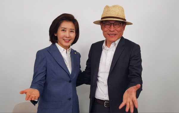 자유한국당 나경원 원내대표(왼쪽)과 조선일보 김광일 논설위원이 서울 중구 조선일보 미술관 스튜디오에서 진행한 유튜브 방송에 출연해 대담을 나눴다./ 조선일보