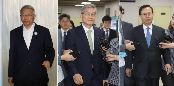 양승태(왼쪽부터) 전 대법원장과 고영한·박병대 전 대법관이 29일 열린 첫 재판에 출석하기 위해 서울중앙지법으로 들어서고 있다. /연합뉴스