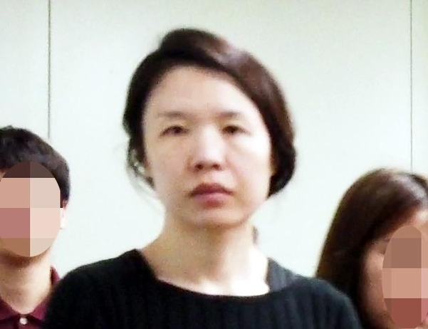 전 남편을 살해한 혐의 등으로 구속기소된 고유정이 지난 6월 제주동부경찰서 유치장에서 나와 진술녹화실로 이동하고 있다. /연합뉴스