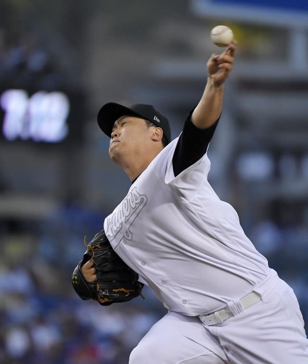 류현진이 지난 24일(한국 시각) 다저스타디움에서 뉴욕 양키스를 상대로 공을 던지고 있다. /AP=연합뉴스