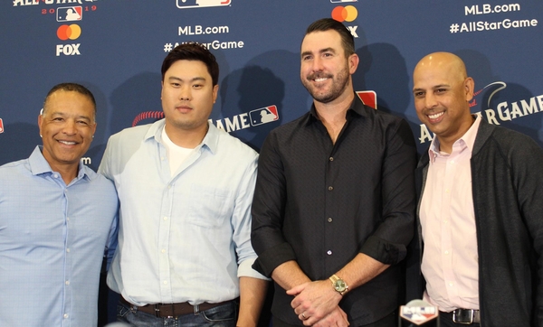 지난 7월 2019 메이저리그 올스타전에서 류현진(왼쪽 두번째)와 함께한 저스틴 벌랜더(왼쪽 세번째). /연합뉴스