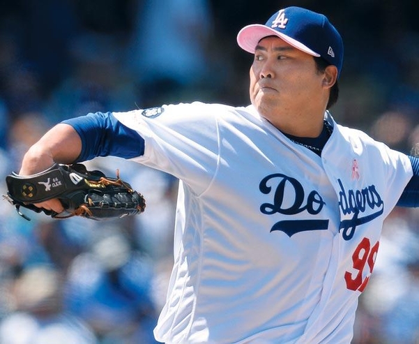 지난 5월 워싱턴 내셔널스와 벌인 메이저리그 홈 경기에서 역투하는 류현진. 류현진은 이날 5승을 거뒀다. /USA투데이=연합