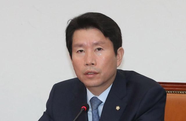 더불어민주당 이인영 원내대표가 11일 오전 국회에서 열린 최고위원회의에서 발언하고 있다. /연합뉴스