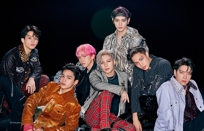 데뷔 앨범으로 ‘빌보드 200’ 1위를 차지한 슈퍼엠. 왼쪽부터 마크, 루카스, 백현, 태민, 태용, 카이, 텐. SM엔터테인먼트가 샤이니, 엑소, NCT127, 중국 그룹 WayV 멤버 중 선발해 만든 그룹이다. /SM엔터테인먼트