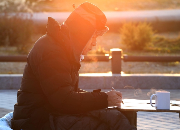 자유한국당 황교안 대표가 단식 이틀째인 21일 오전 청와대 분수대 앞에서 농성하고 있다./연합뉴스