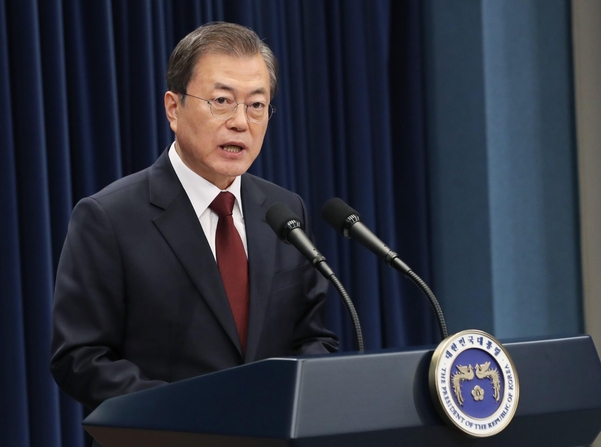 문재인 대통령이 17일 오후 춘추관 브리핑실에서 차기 국무총리에 정세균 전 국회의장을 지명하는 발표를 하고 있다./연합뉴스