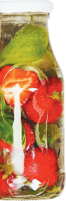 '디톡스 전문가' 켈리페 트루치 박사는 토마토와 올리브 등 지중해식 식단과, 딸기+바질+레몬 주스(사진)를 추천했다.