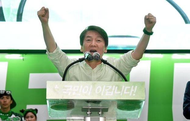 2017년 5월 8일 안철수 당시 국민의당 대선 후보가 대전시 중앙로에서 마지막 유세를 하고 있다. /조선일보DB