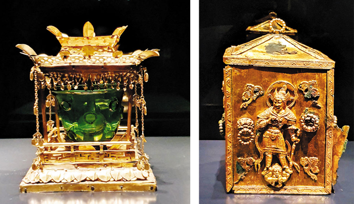 ‘사리장엄’ 특별전에 나온 칠곡 송림사 오층전탑 사리장엄(왼쪽)과 경주 감은사지 동탑 사리함./허윤희 기자