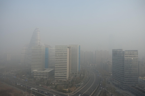 중국 베이징 시내가 미세먼지로 덮혀 있다. /김남희 특파원