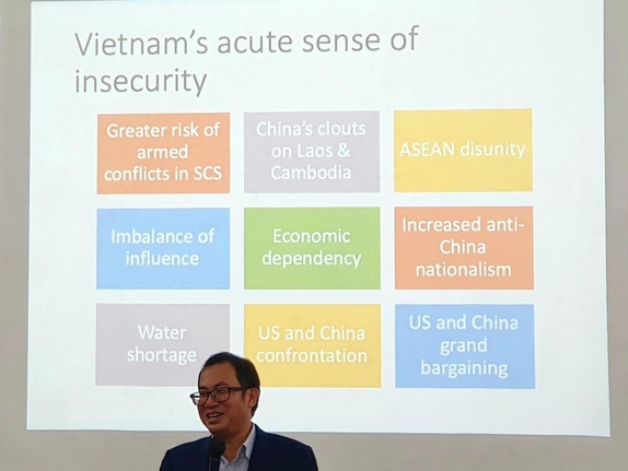베트남 외교아카데미의 도 탕 하이 박사가 베트남을 포함한 아세안 회원국을 둘러싼 위험 요소에 대해 설명하고 있다. /유진우 기자