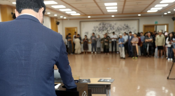 고유정의 두 번째 정식 재판일인 작년 9월2일 오전 제주지방법원 4층 대회의실에서 고유정 재판 방청권 추첨이 진행되고 있다.