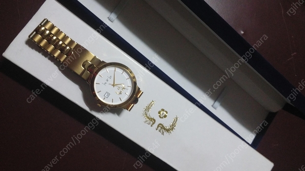 '박근혜 시계'라며 중고나라에 올라온 판매 사진./중고나라 캡처