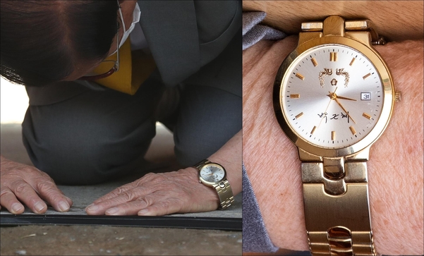 이만희 총회장의 손목에 청와대 박근혜 전 대통령의 이름이 새겨진 시계가 보이고 있다.  /연합뉴스