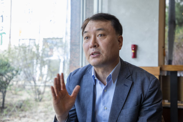 황희석 열린민주당 비례대표 후보는 26일 본지 인터뷰에서 "조국 전 법무장관의 무죄를 확신한다"고 말했다./조인원 기자