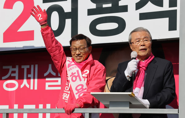 서울 은평을 지역구 허용석 후보를 지원유세하는 김종인 미래통합당 총괄선대위원장/오종찬 기자