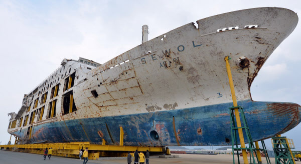 지난 12일 전남 목포 신항부두의 세월호 선체./뉴시스