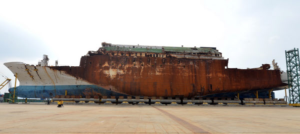 지난 12일 전남 목포 신항부두의 세월호 선체./뉴시스