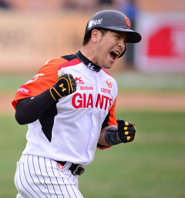강민호 응원가는 '응원가 맛집' 롯데에서도 가장 사랑 받는 노래 중 하나였다. / 조선일보DB