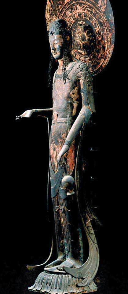 일본 나라 호류지의 ‘백제관음’. 높이 210㎝. 팔등신 늘씬한 몸매, 정병을 살포시 쥔 왼손, 앞으로 내민 오른손의 굴곡까지 유려한 7세기 아스카 시대 걸작이다. /도쿄국립박물관