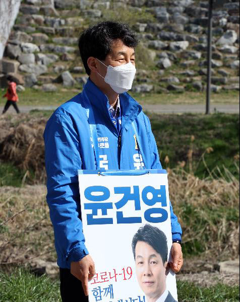 더불어민주당 윤건영 당선자./조선닷컴DB