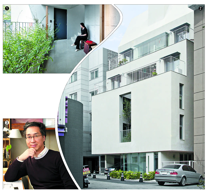 ①입주민 공용 베란다처럼 작은 화단이 조성된 서울 전농동‘유일주택’복도. ②유일주택은 방에만 신경 쓰는 보통 원룸과 달리 벽 곳곳에 틈을 내고 테라스를 뒀다. ③유일주택을 비롯, 주택의 공공성을 실험 중인 건축가 박창현. /사진가 김주영·박상훈 기자