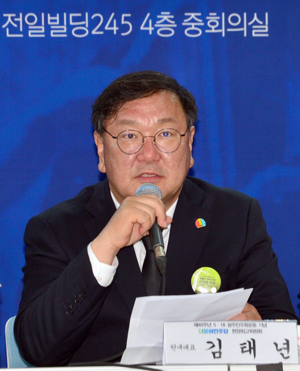 김태년 더불어민주당 원내대표가 5·18민주화운동 40주년인 18일 광주 동구 금남로 전일빌딩245 건물에서 열린 당 최고위 회의에 참석, 발언하고 있다. /뉴시스