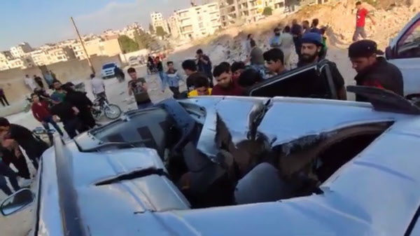 헬파이어 R9X 미사일의 칼날이 테러범이 탄 차량의 지붕을 난도질하며 뚫고 들어간 모습./자료사진