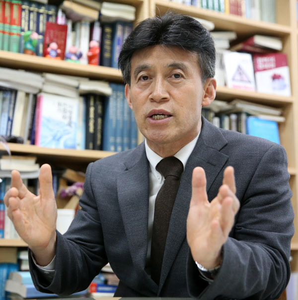 최배근 건국대 경제학과 교수. /김연정 객원기자