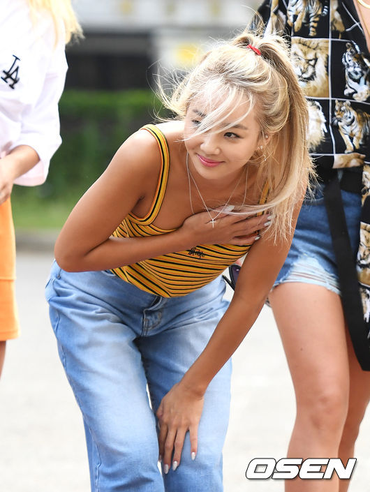 [OSEN=지형준 기자] 가수 효린이 26일 오전 서울 여의도 KBS신관에서 진행되는 '뮤직뱅크' 녹화에 참석해 포즈를 취하고 있다. /jpnews@osen.co.kr