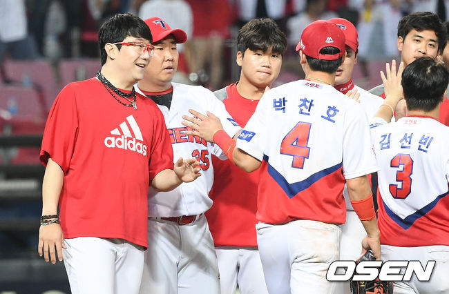 [OSEN=광주,박준형 기자] 경기종료 후 시즌 9승을 달성한 KIA 양현종이 미소 짓고 있다./ soul1014@osen.co.kr