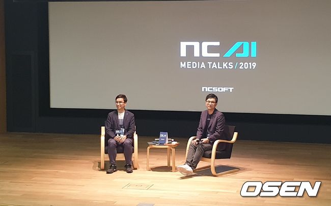 Q&A에 임하고 있는 이재준 엔씨소프트 AI 센터장(왼쪽).