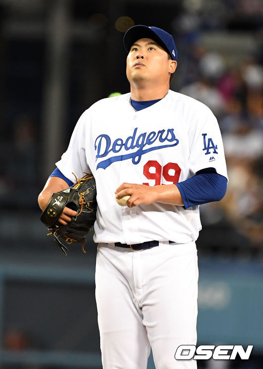 [OSEN=로스앤젤레스(미 캘리포니아주), 지형준 기자]4회초 1사 1루 마이애미 알파로의 2루타로 1실점 한 류현진이 아쉬워하고 있다. /jpnews@osen.co.kr